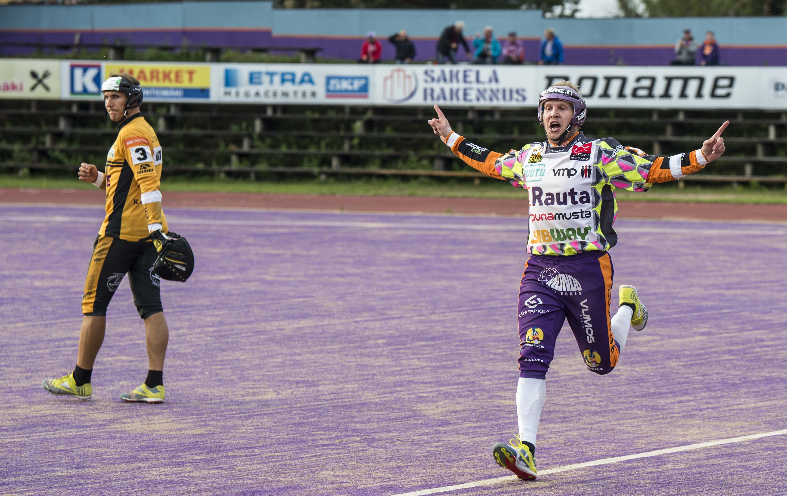 roope tuulettaa-419035