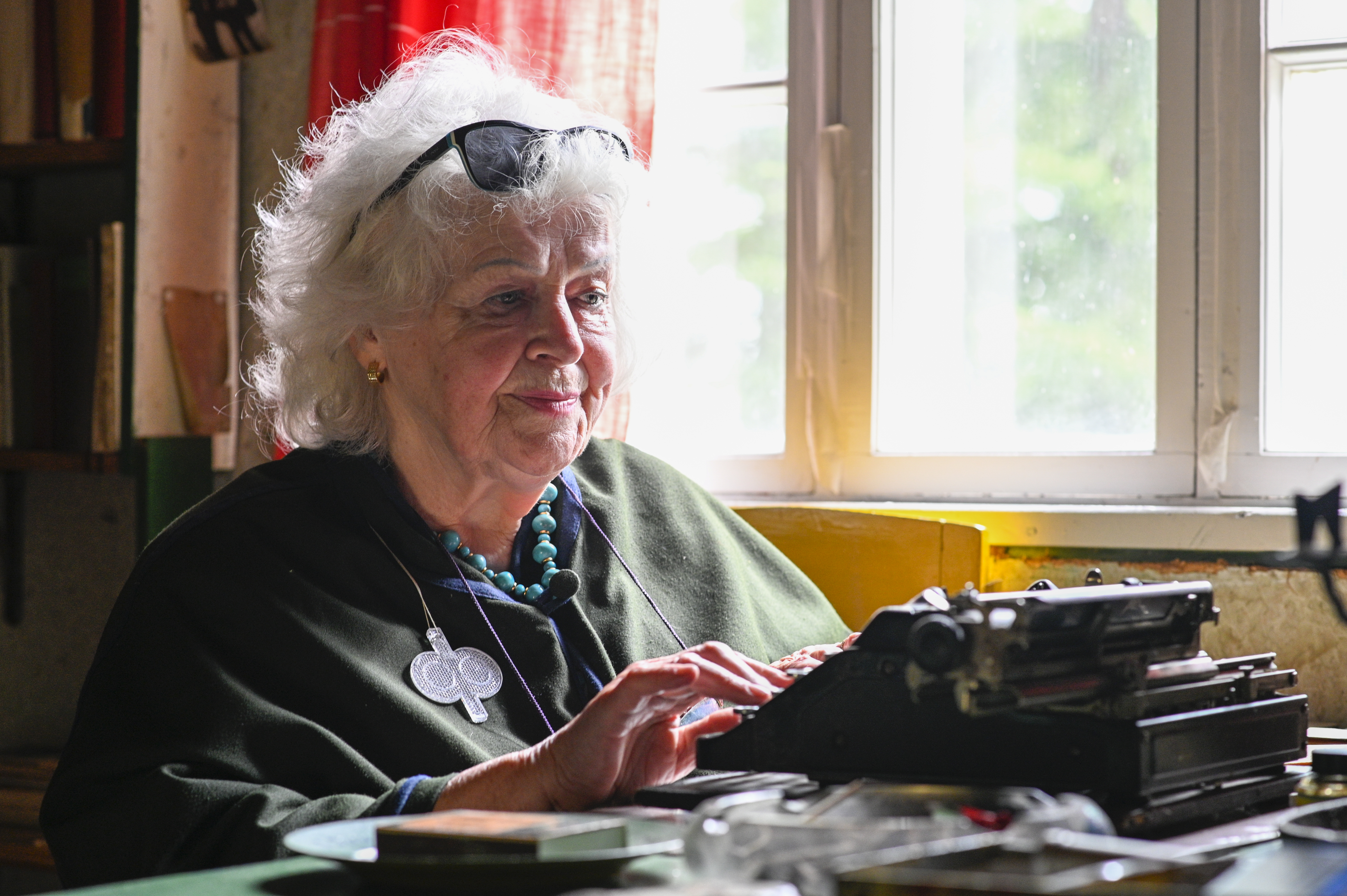 Raija-Liisa Kianto ja vanha kirjoituskone