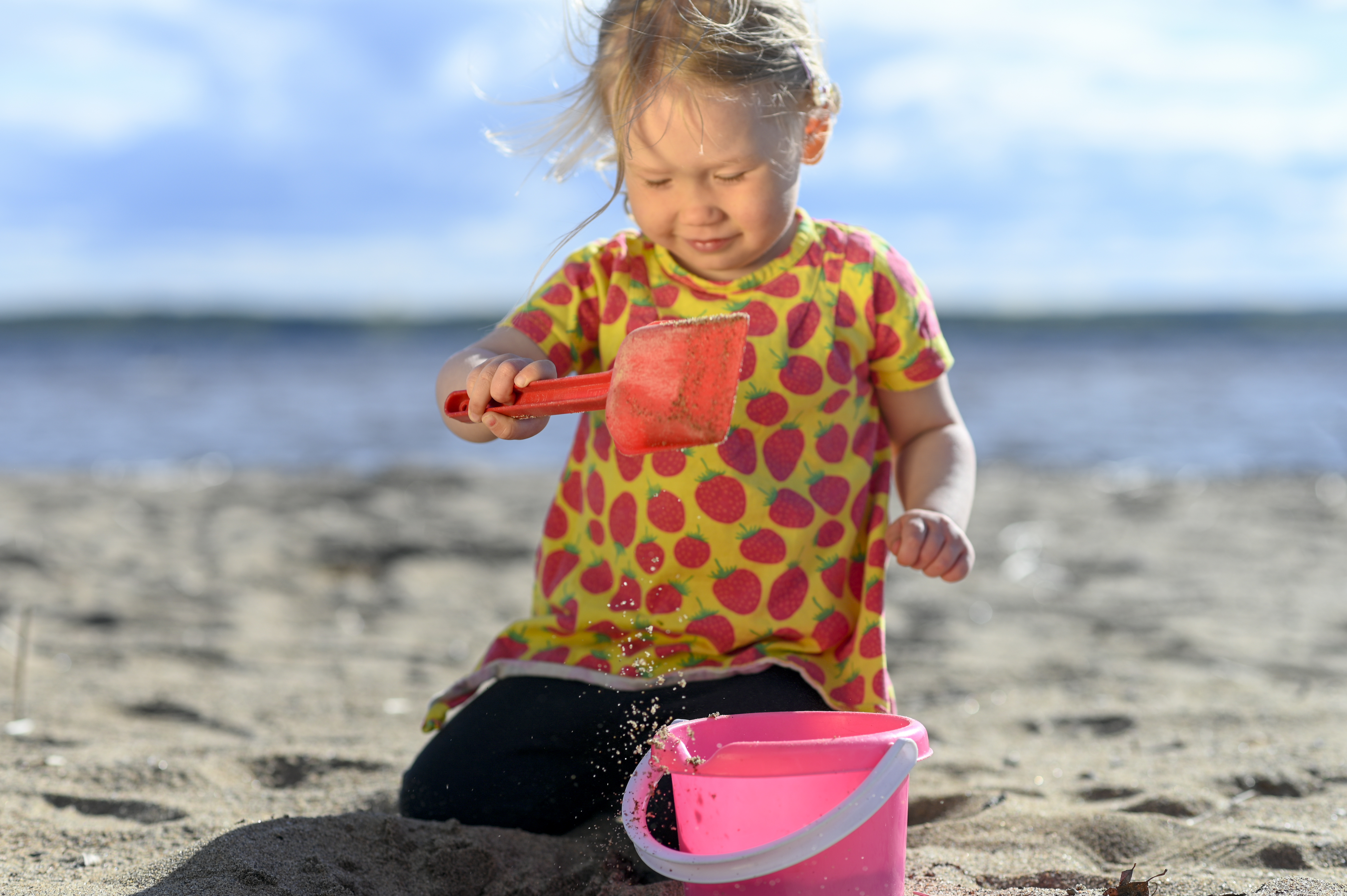 nuasjärvi tyttö hiekkaleikki-7054